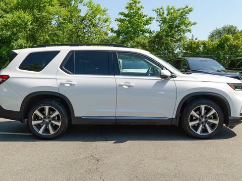 Used 2025 Honda Pilot Elite image 8