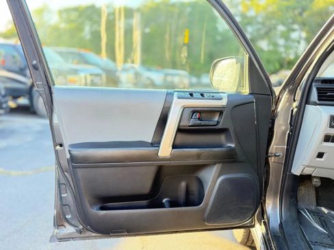 Used 2010 Toyota 4Runner SR5 AWD/4WD image 20