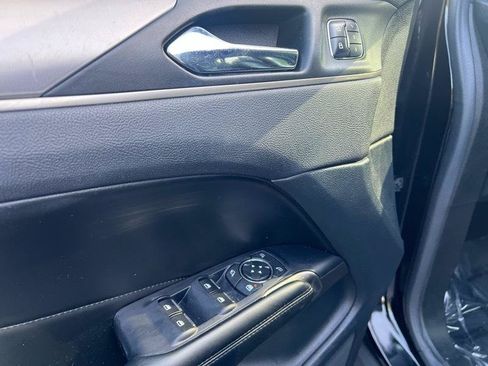 Used 2017 Lincoln MKC Select w/ Select Plus Package AWD/4WD image 25