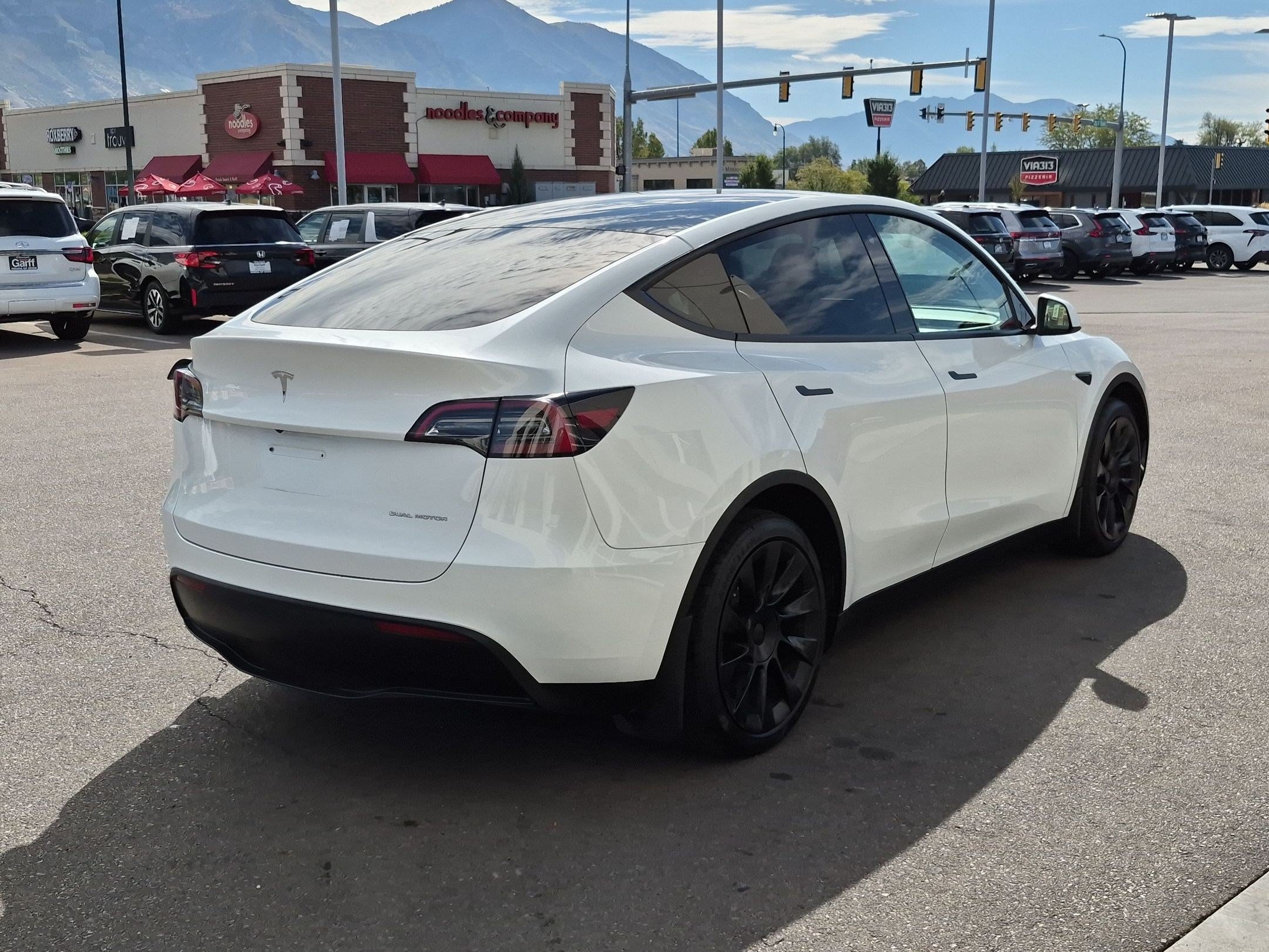 Used 2023 Tesla Model Y Long Range AWD/4WD image 3