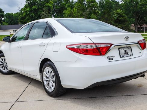 Used 2015 Toyota Camry LE FWD image 11