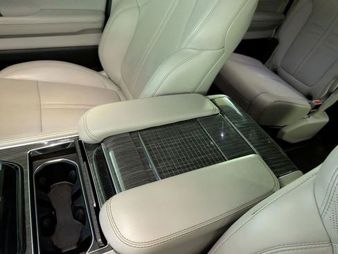 Certified 2022 Jeep Wagoneer Series II w/ Premium Group I AWD/4WD image 30
