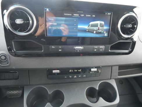 New 2025 Mercedes-Benz Sprinter 2500 image 12