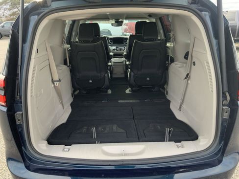 Used 2021 Chrysler Pacifica Limited w/ Premium & Safety Sphere Group image 13
