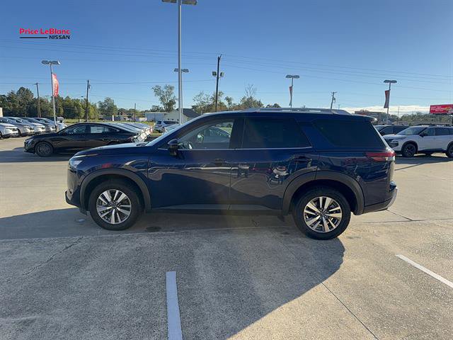 Used 2025 Nissan Pathfinder SL FWD image 6