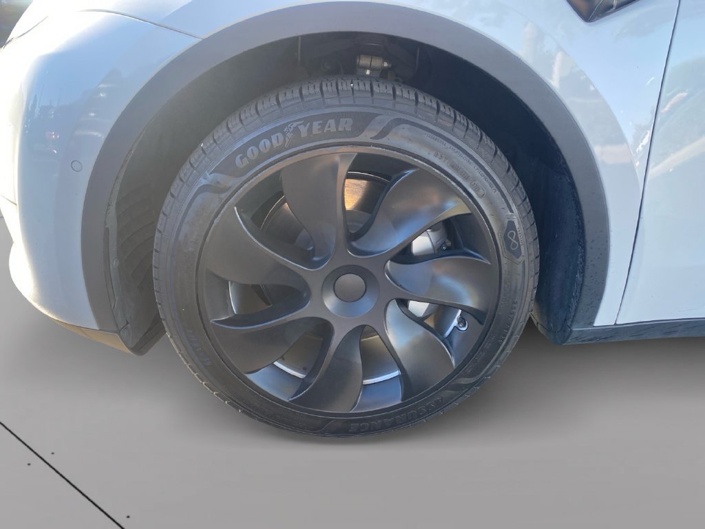 Used 2021 Tesla Model Y Long Range AWD/4WD image 26
