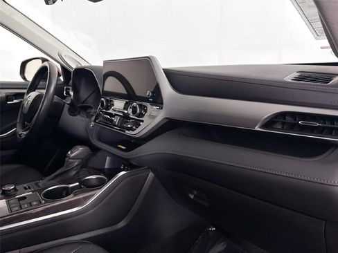 Used 2023 Toyota Highlander Platinum image 44