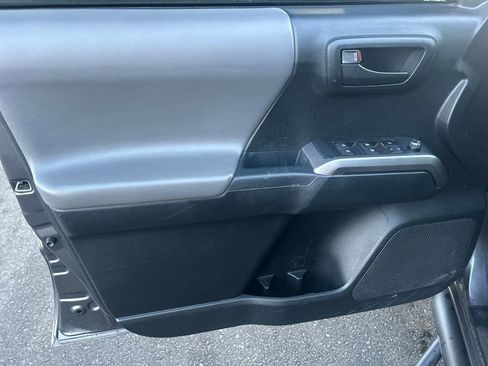 Used 2016 Toyota Tacoma SR5 image 15