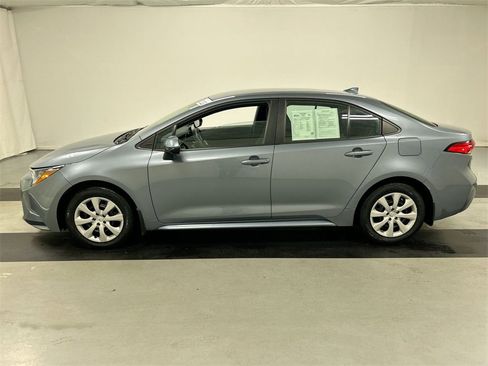 Used 2022 Toyota Corolla LE image 6