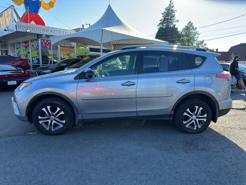 Used 2018 Toyota RAV4 LE image 2