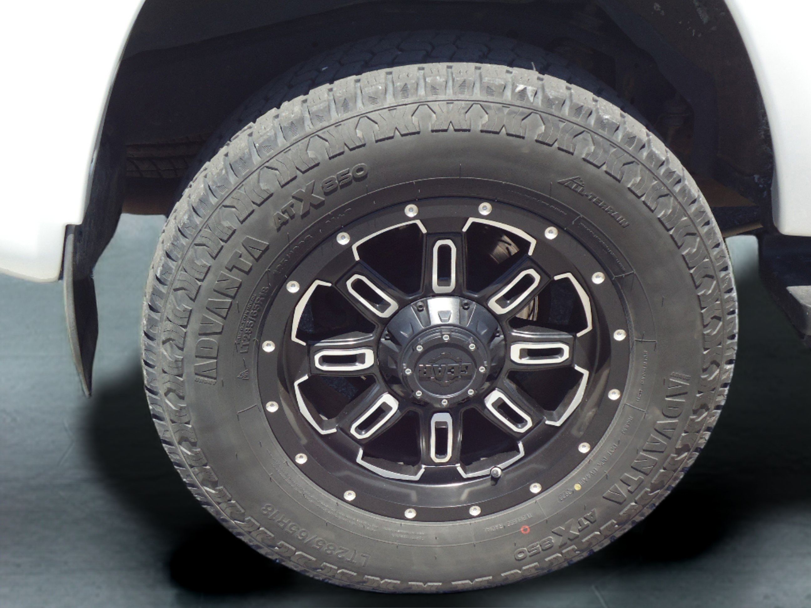 Used 2018 Toyota 4Runner TRD Off-Road Premium AWD/4WD image 9