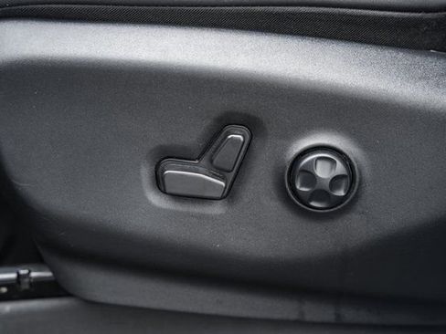 Used 2025 Chrysler Pacifica Limited image 45