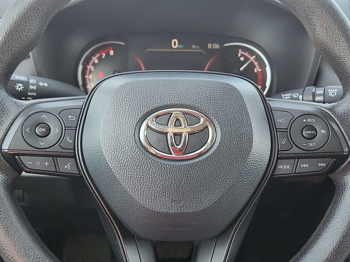 Used 2025 Toyota RAV4 XLE FWD image 12