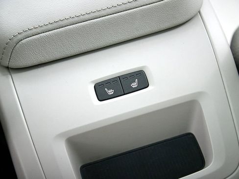 Certified 2023 Volvo XC60 B5 Plus w/ Climate Package image 23