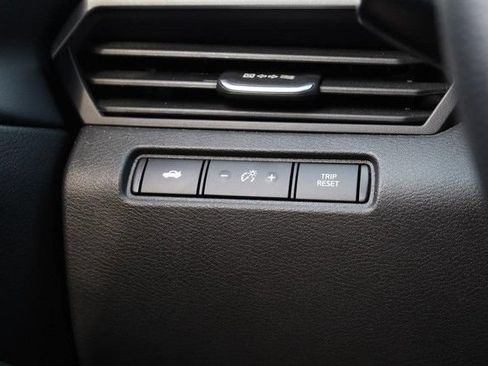 Certified 2025 Nissan Altima 2.5 SV FWD image 18
