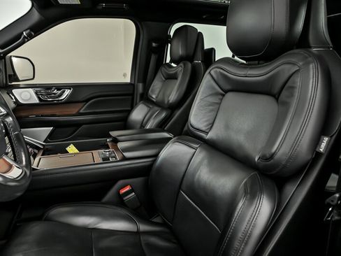Used 2021 Lincoln Navigator Reserve image 19