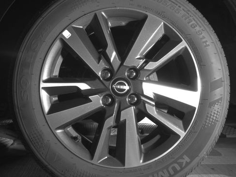 Used 2025 Nissan Versa SV image 14