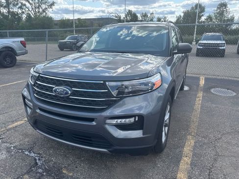 Used 2023 Ford Explorer XLT w/ Equipment Group 202A AWD/4WD image 3