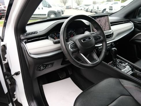 Used 2023 Jeep Compass Limited AWD/4WD image 3