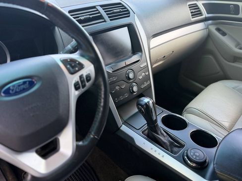 Used 2013 Ford Explorer XLT AWD/4WD image 16