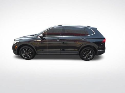 Used 2023 Volkswagen Tiguan SE AWD/4WD image 2