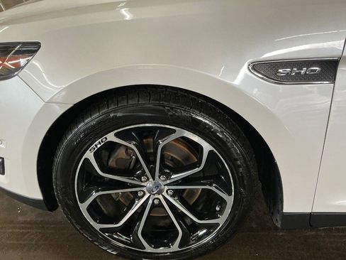 Used 2013 Ford Taurus SHO image 26