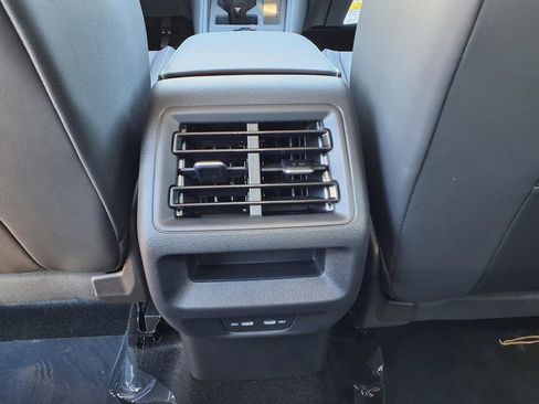 New 2026 Volkswagen Tiguan SE image 39