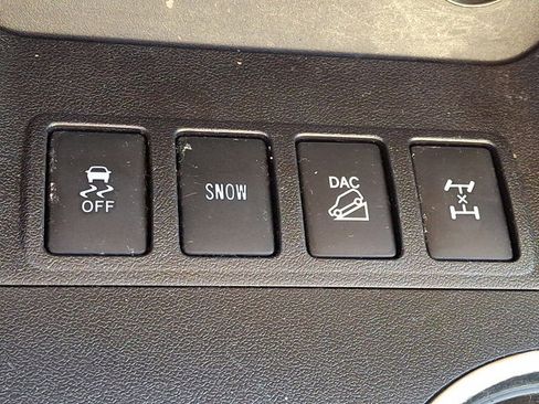 Used 2018 Toyota Highlander XLE w/ Carpet Mat Package (TMS) AWD/4WD image 24