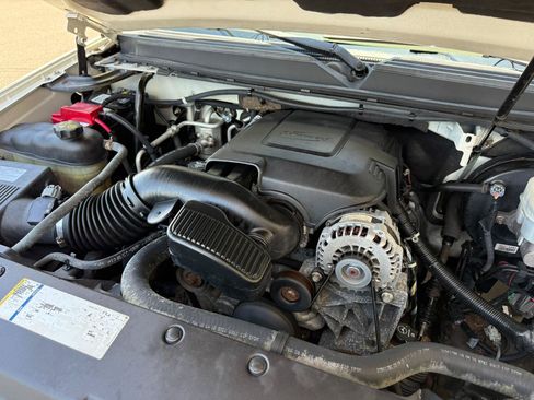 Used 2011 Cadillac Escalade Premium AWD/4WD image 21