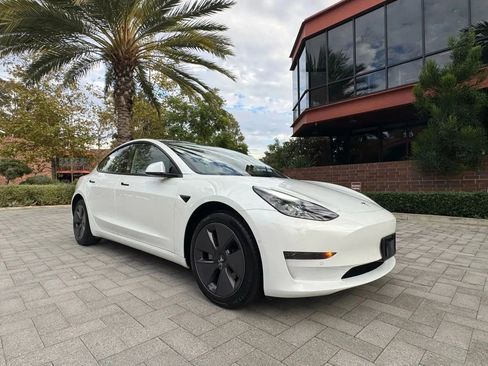 Used 2021 Tesla Model 3 Standard Range Plus image 4
