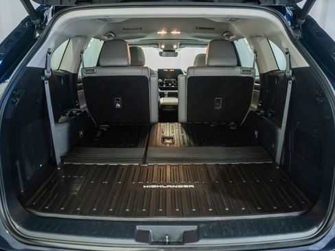 Used 2022 Toyota Highlander Limited AWD/4WD image 9