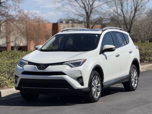 Used 2018 Toyota RAV4 Limited FWD image 2