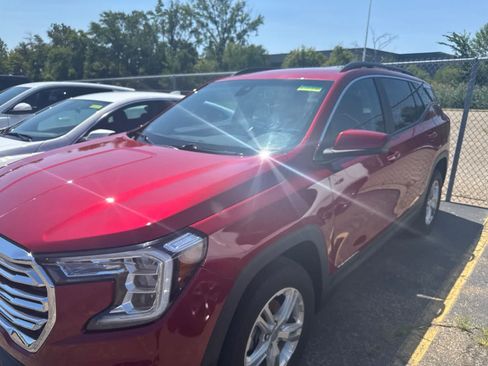 Used 2022 GMC Terrain SLE w/ Driver Convenience Package AWD/4WD image 14