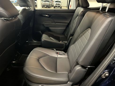 Used 2024 Toyota Highlander XLE image 21