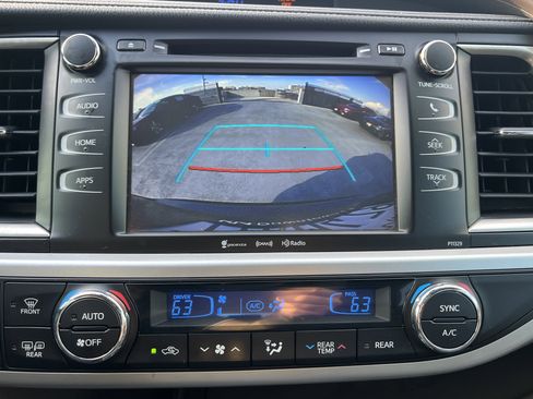 Used 2017 Toyota Highlander Plus image 32