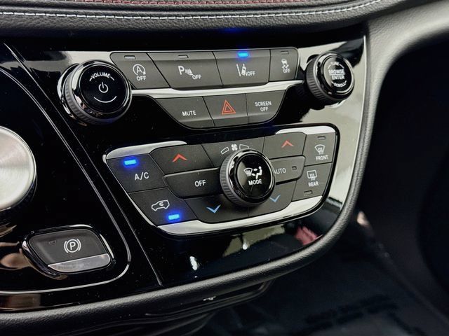 New 2027 Chrysler Pacifica Select AWD/4WD image 15