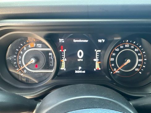 Used 2025 Jeep Wrangler Unlimited Sahara AWD/4WD image 18