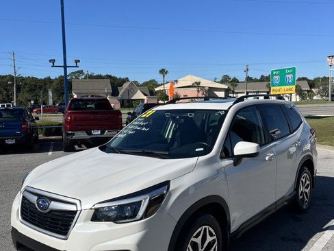 Used 2021 Subaru Forester Premium image 7