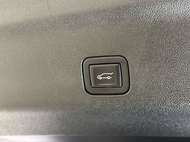 Certified 2024 Cadillac Escalade Premium Luxury w/ Performance Package AWD/4WD image 33