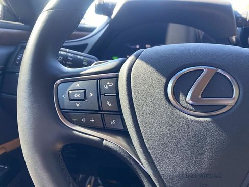 Used 2025 Lexus ES 300h w/ Premium Package FWD image 33