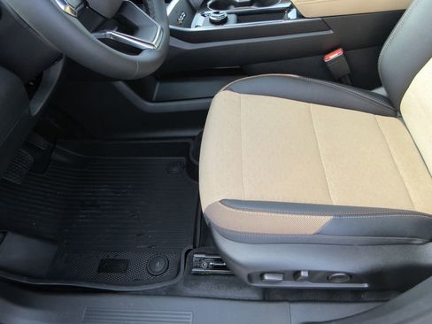 New 2026 Chevrolet Equinox ACTIV w/ LPO, Floor Liner Package FWD image 21