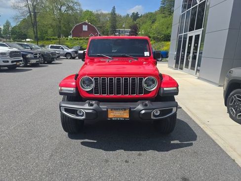 Certified 2025 Jeep Wrangler Unlimited Sahara AWD/4WD image 2