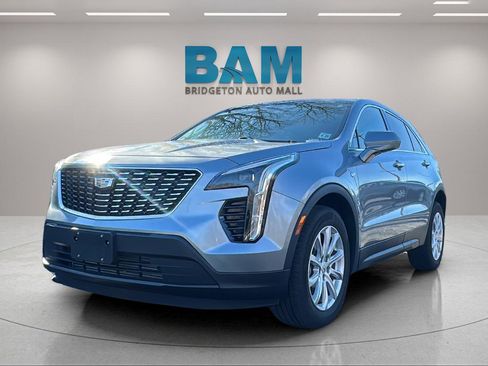 Used 2023 Cadillac XT4 Luxury w/ Cold Weather Package image 3