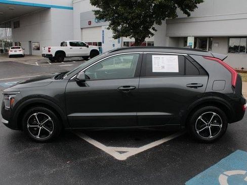 Used 2024 Kia Niro LX image 8