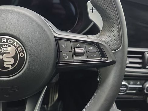 Used 2024 Alfa Romeo Giulia Veloce image 17