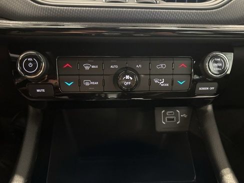 New 2025 Jeep Compass Latitude w/ Sun & Sound Group image 22