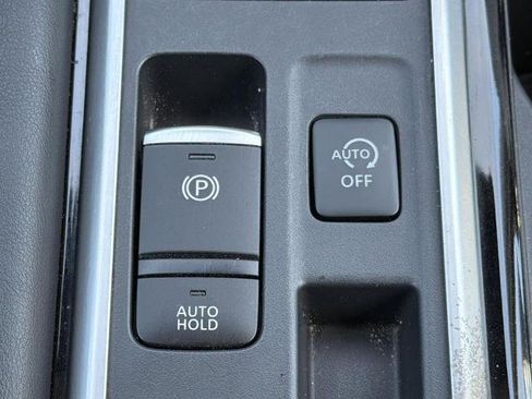 Certified 2025 Nissan Pathfinder SV FWD image 9