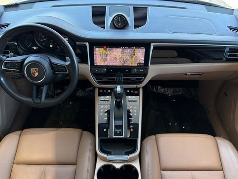 Certified 2022 Porsche Macan AWD/4WD image 6