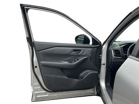 Certified 2025 Nissan Rogue S image 26