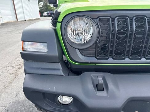 Used 2025 Jeep Wrangler Unlimited Sport AWD/4WD image 8